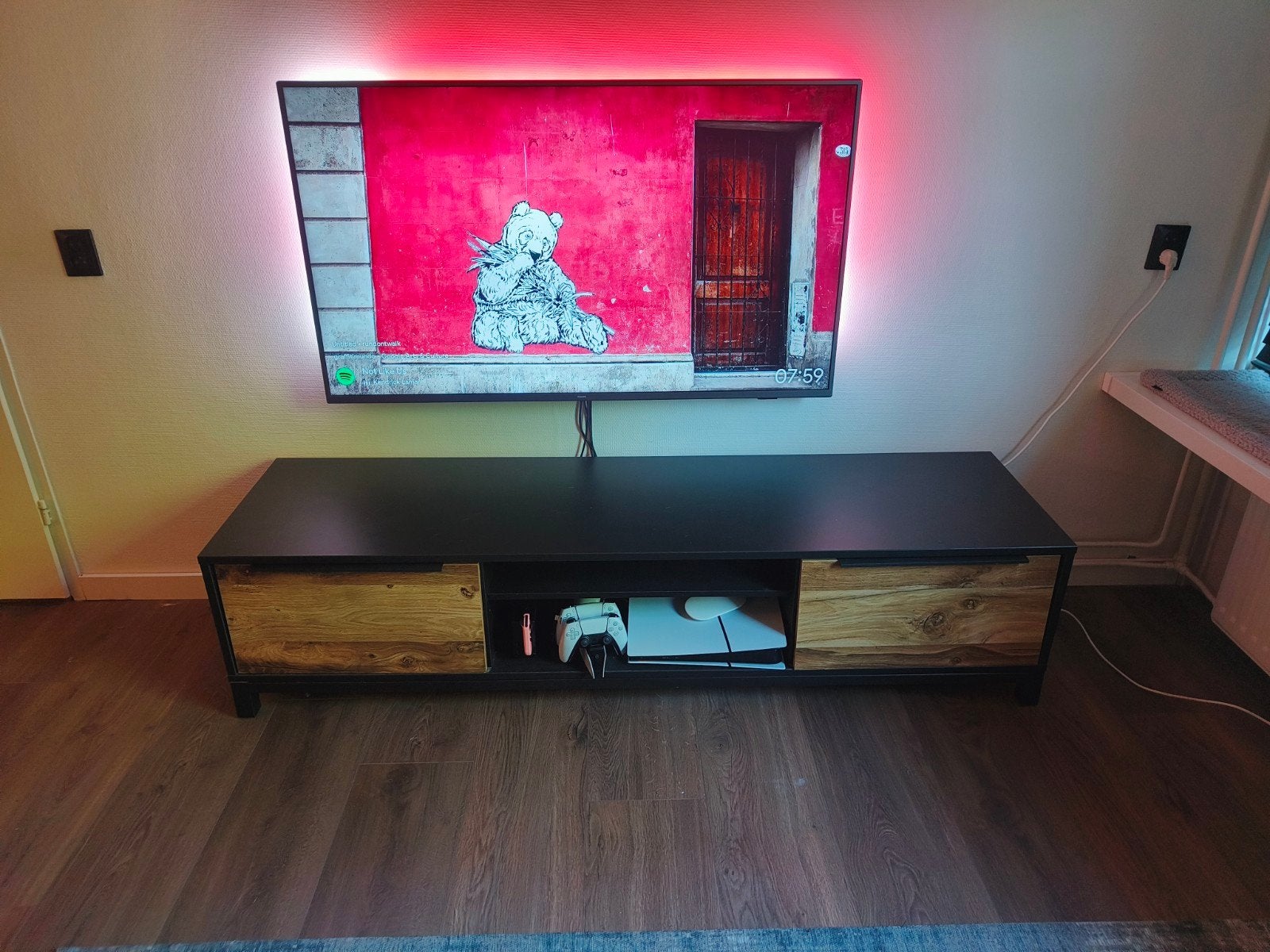 Modern TV-meubel met opbergruimte, Gebruikt, 150 tot 200 cm, Modern industrieel, Minder dan 100 cm