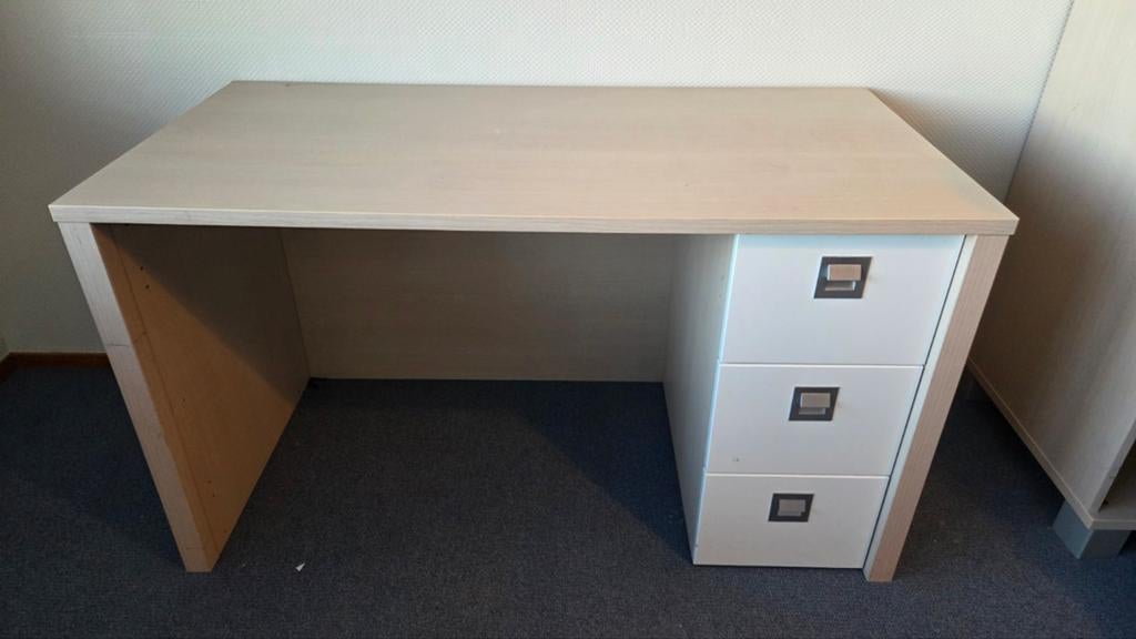 Bureau/Commode van Vroomshoop te koop, Ophalen, Scandinavisch, Kinderbureau, Zo goed als nieuw