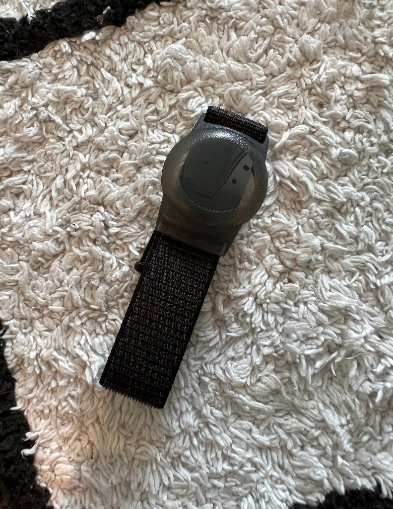 Nieuw zwart klittenband verstelbaar AirTag polsband S 22cm, Ophalen of Verzenden, Nieuw, Overige typen