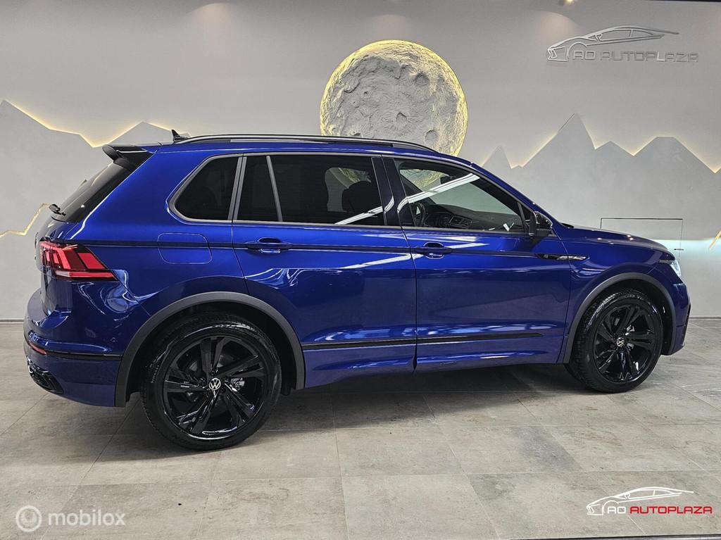 Volkswagen Tiguan 1.5 TSI R-Line Panorama/Lapiz Blue/Black S, 15 km/l, 1498 cc, Zwart, 4 cilinders