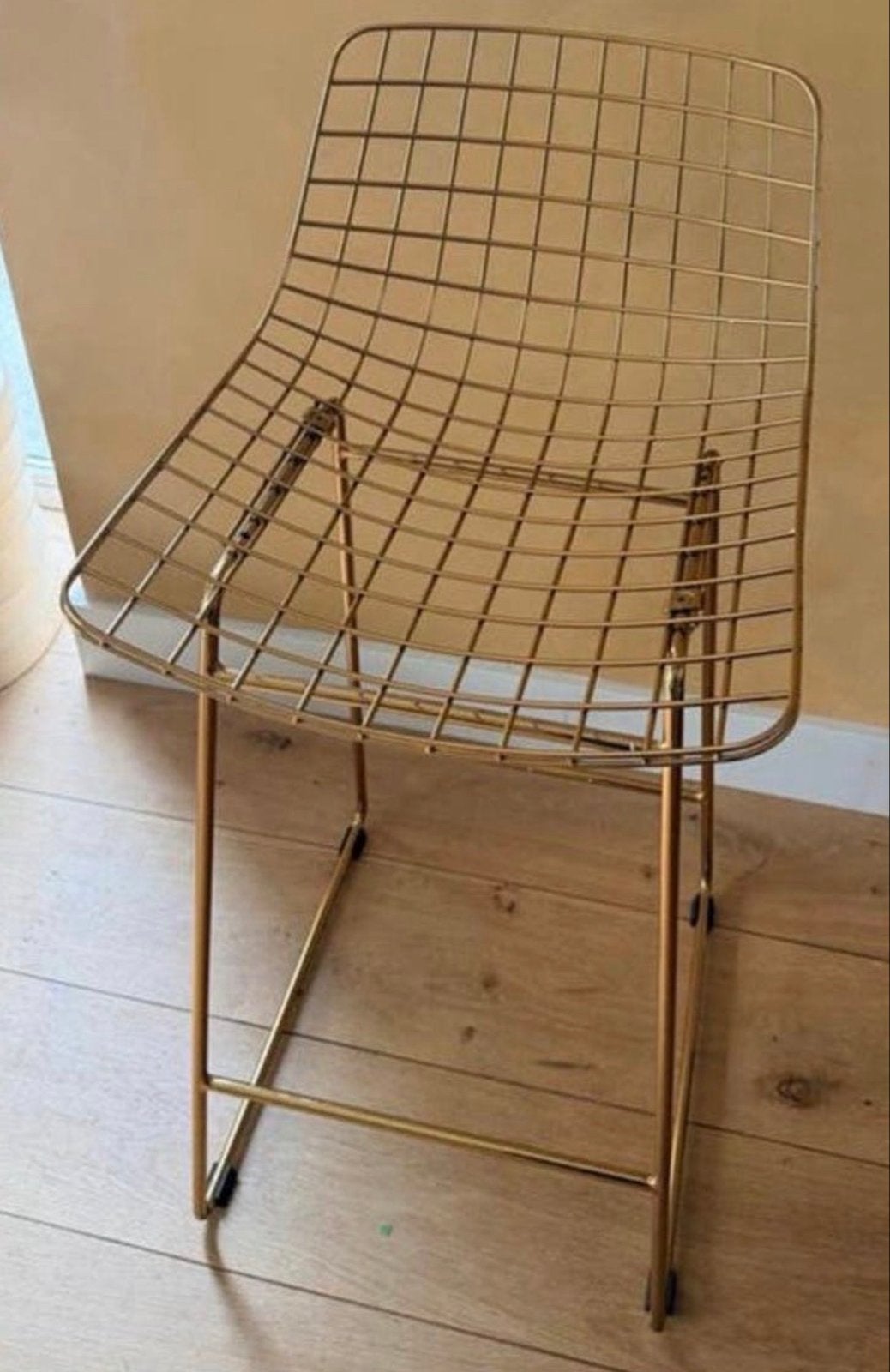 Gouden HK Living Wire barkruk - Zeer goede staat, Huis en Inrichting, Barkrukken, 60 tot 90 cm, Ophalen of Verzenden, Zo goed als nieuw