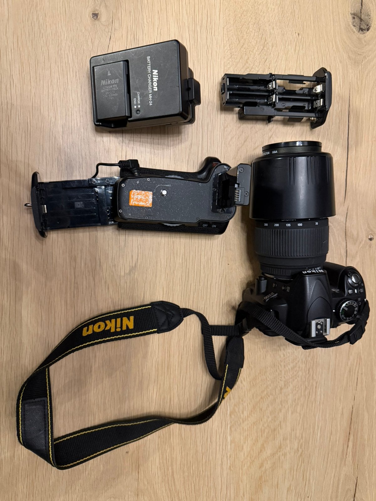 Nikon D3100 Spiegelreflexcamera met Sigma Lens, Audio, Tv en Foto, Fotocamera's Digitaal, Ophalen of Verzenden, Zo goed als nieuw