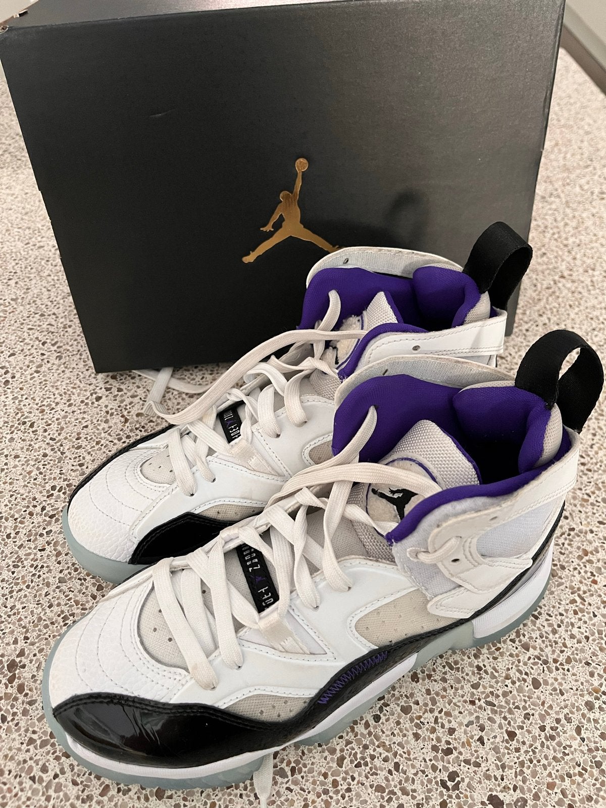Nike air Jordan Jumpman Two Trey (GS) - Wit/Paars/Zwart, Kleding | Dames, Schoenen, Zo goed als nieuw, Sneakers of Gympen, Wit