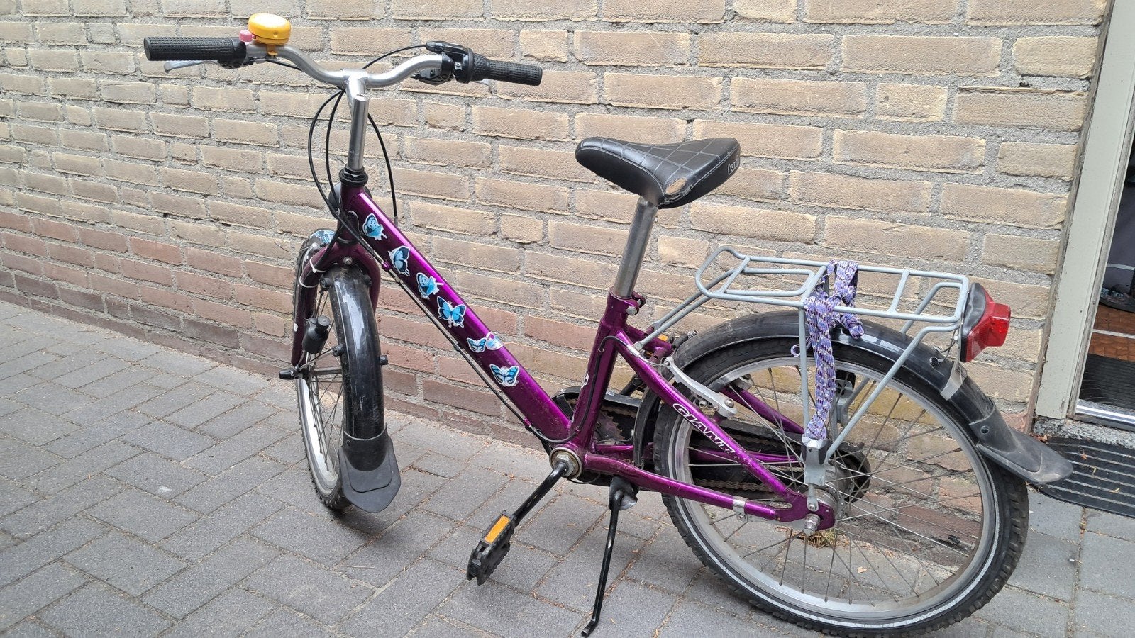 Paarse kinderfiets met vlinders - Giant, Fietsen en Brommers, Ophalen, Gebruikt, Velgrem, Giant