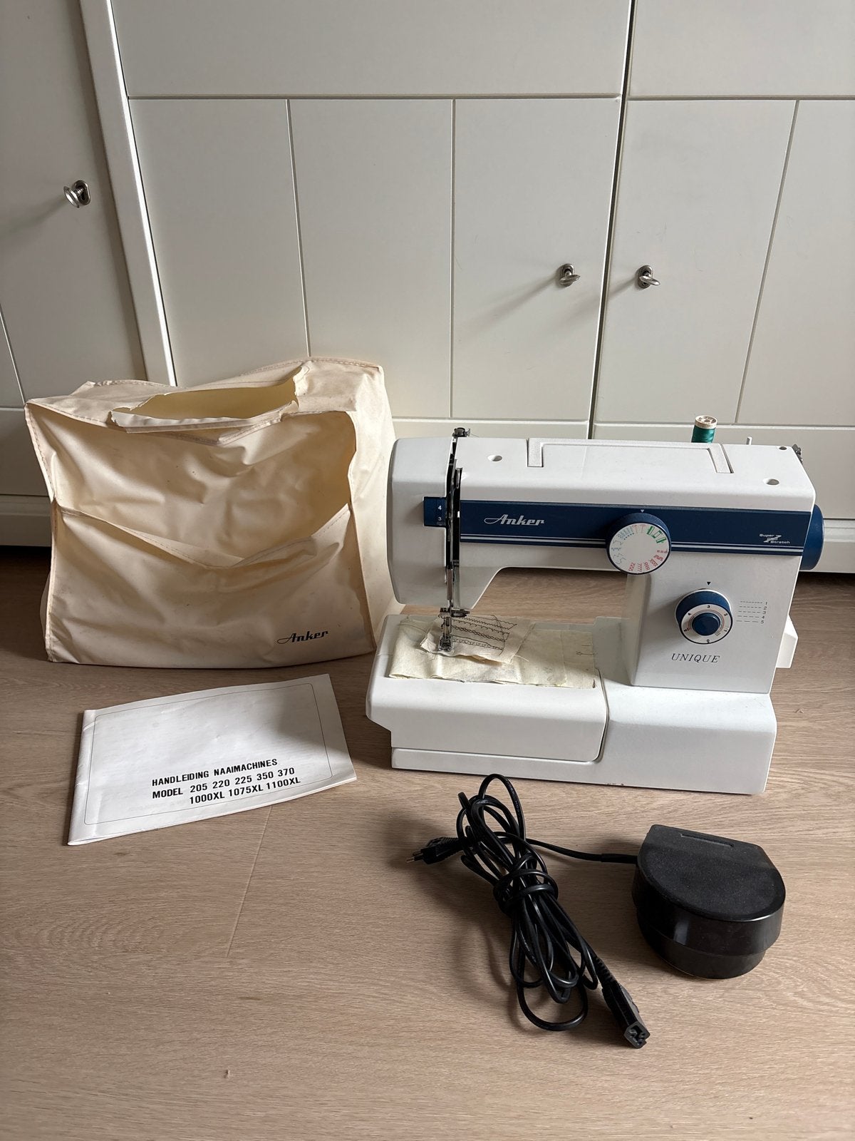 Anker Unique Naaimachine met accessoires en handleiding, Hobby en Vrije tijd, Ophalen, Gebruikt, Naaimachine, Overige merken