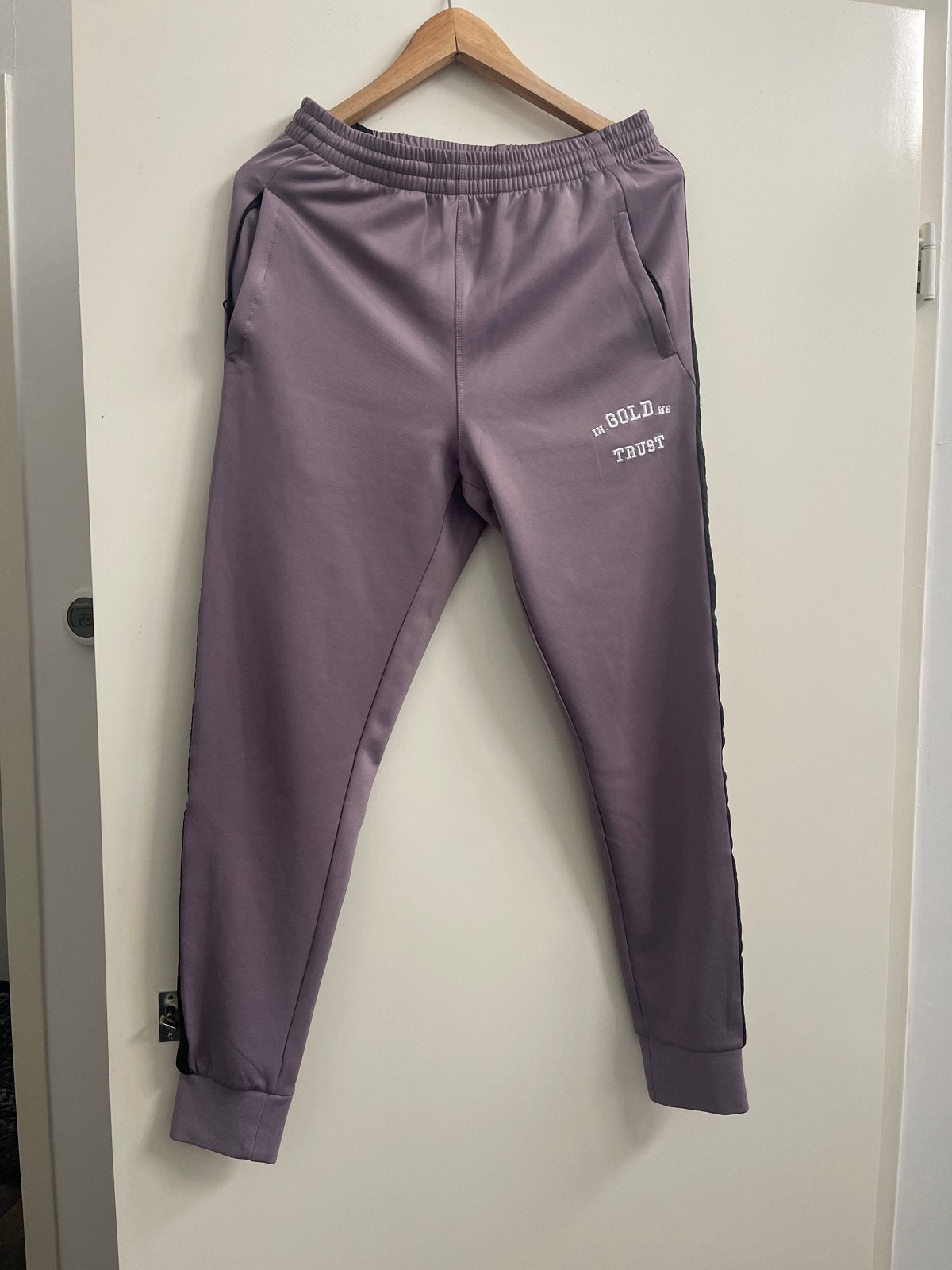 In Gold We Trust trainingspak (broek en T-shirt), Ophalen of Verzenden, Zo goed als nieuw, Maat 46 (S) of kleiner, Paars