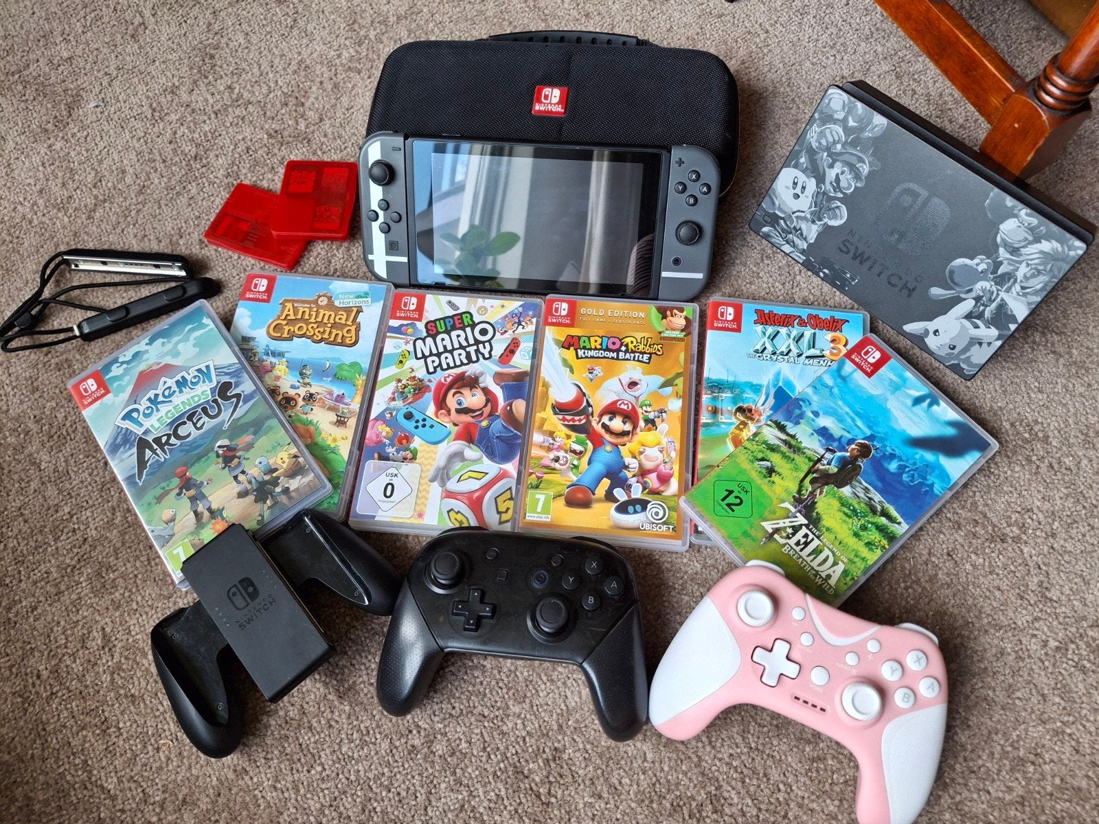 Nintendo Switch met 3 controllers en 6 disc games, Spelcomputers en Games, Spelcomputers | Nintendo Switch, Zo goed als nieuw