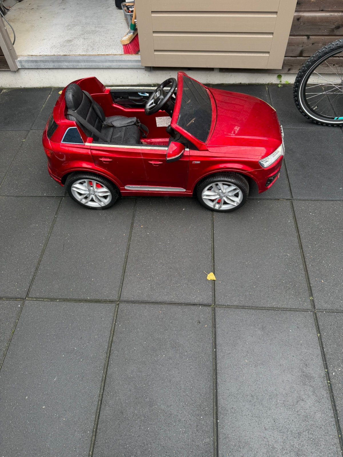 Kinder accu auto audi, Zo goed als nieuw