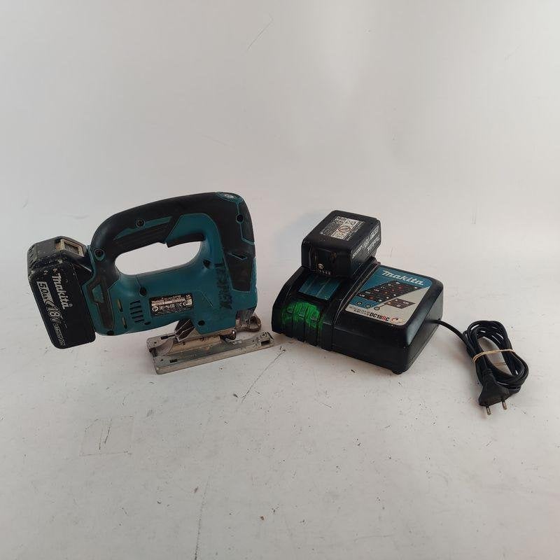Makita DJV182 Decoupeerzaag + lader + 2x 18v 5.0Ah accu's, Ophalen of Verzenden, X, X, X