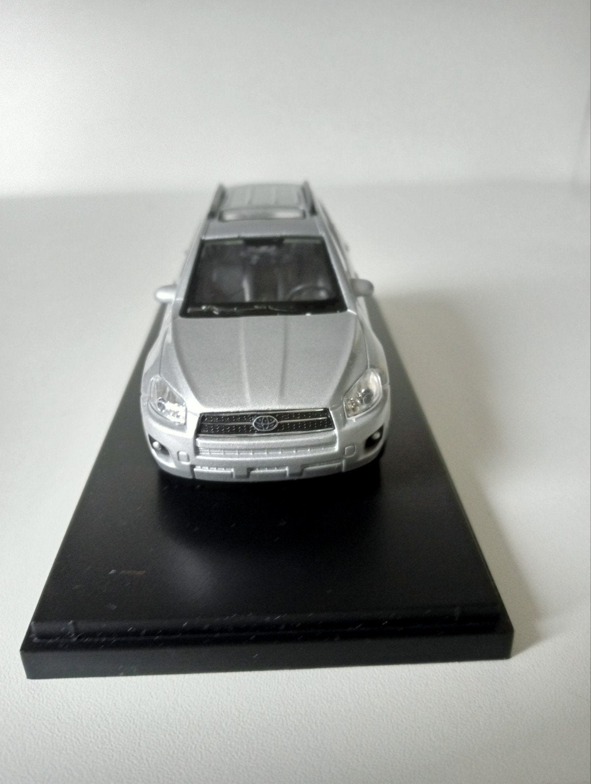 Toyota RAV4 schaalmodel - Zilver  nieuw uit de vitrine uniek, Ophalen of Verzenden, Nieuw, Auto, Overige merken
