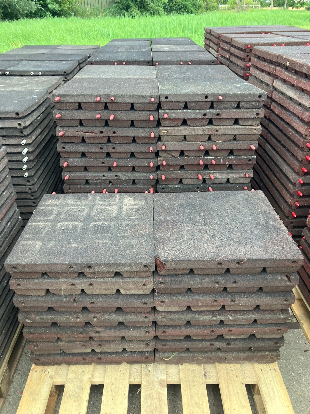 98 vochtdoorlatende rubberen tegels 50x50x8cm, Dieren en Toebehoren, Stalling en Weidegang
