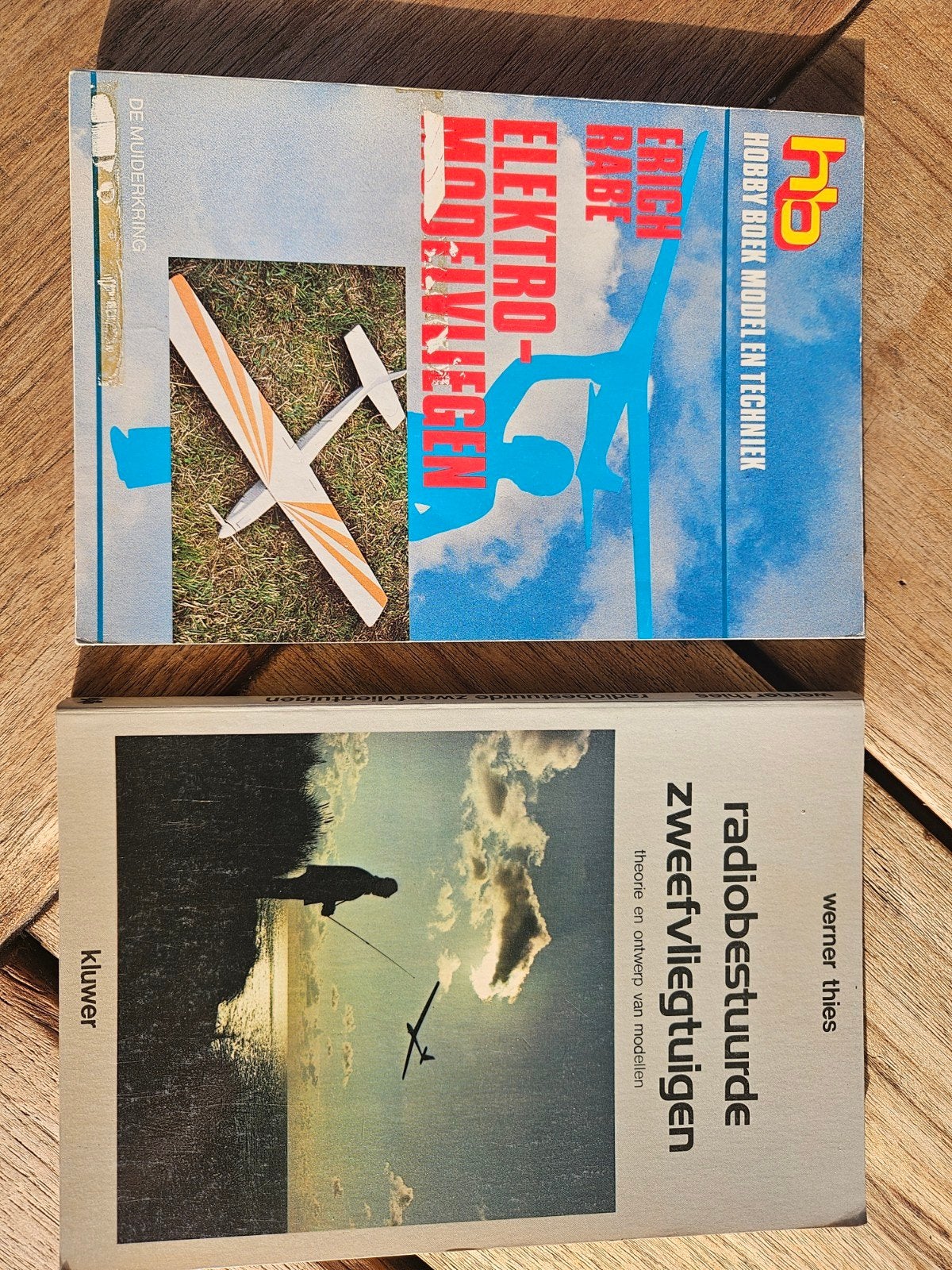 2 boekjes over model zweefvliegtuigen, Verzenden, Gebruikt