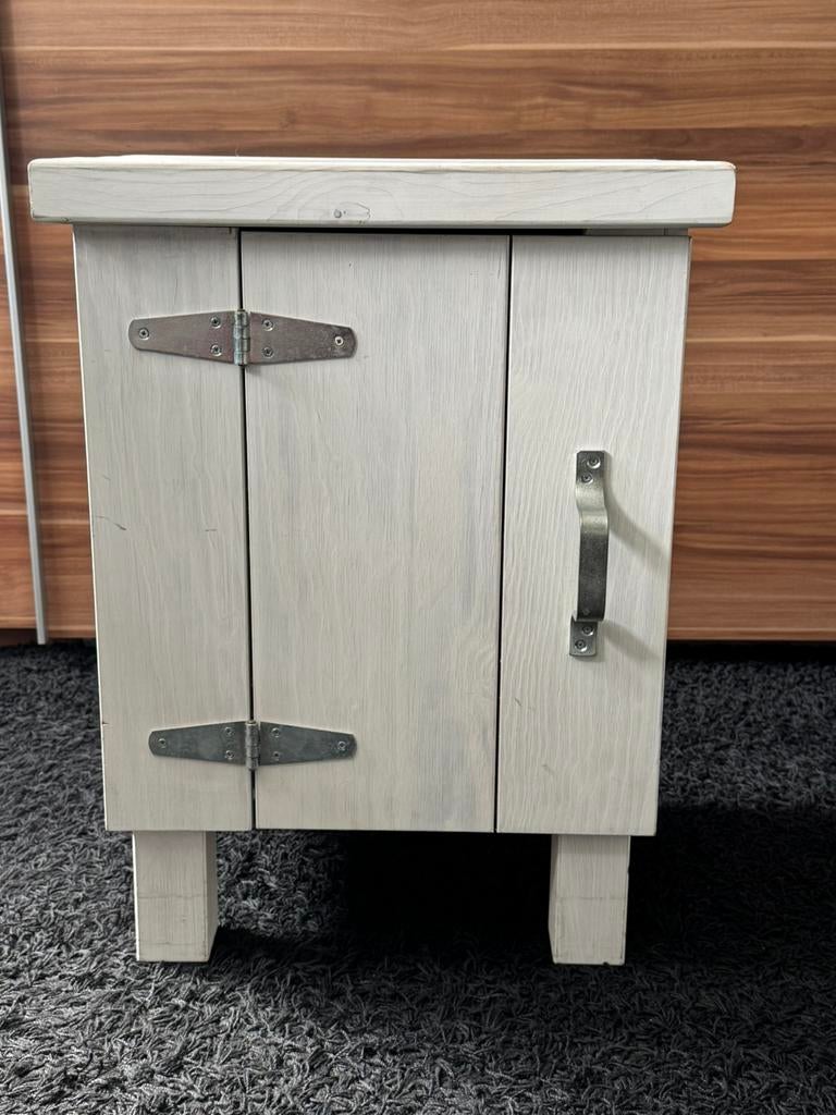 Whitewash kastje wit, Ophalen, Zo goed als nieuw, Minder dan 45 cm