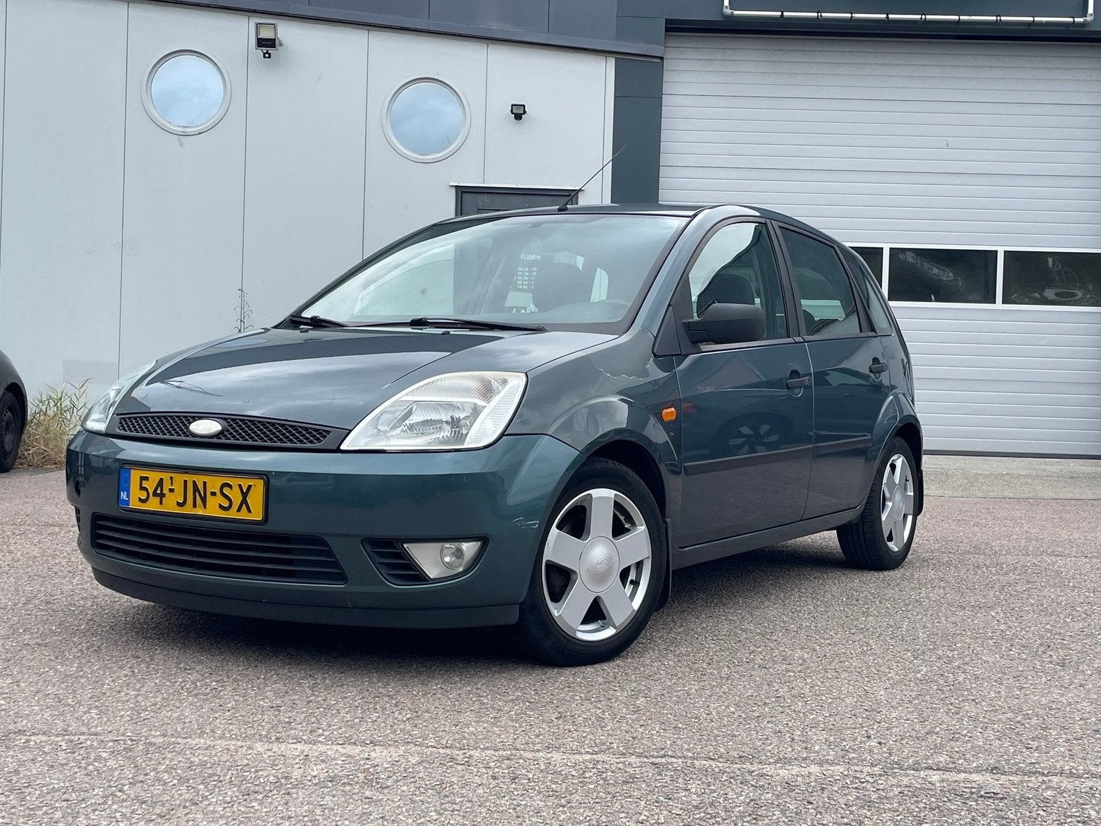 FORD FIËSTA | NW APK | AIRCO | 5DR | TREKHAAK | BLUETOOTH |, Auto's, Ford, Voorwielaandrijving, 15 km/l, 4 cilinders, Blauw