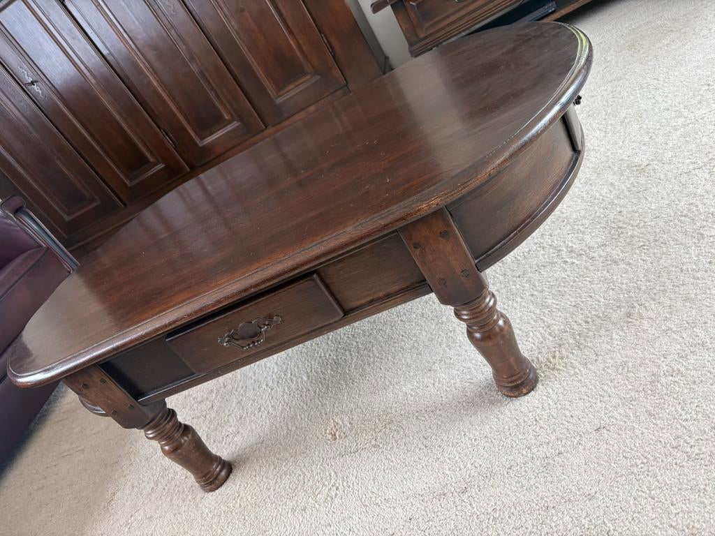 Klassieke houten salontafel met lades, Ophalen