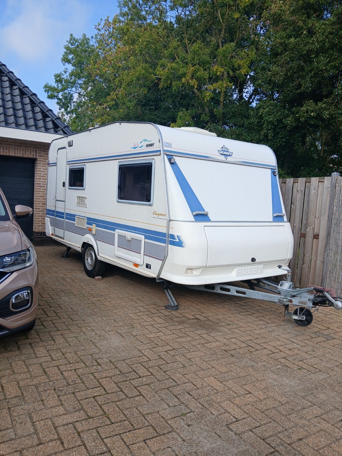 Hobby Elegance 430, Caravans en Kamperen, Vast bed, Voortentlamp, Hobby, Treinzit