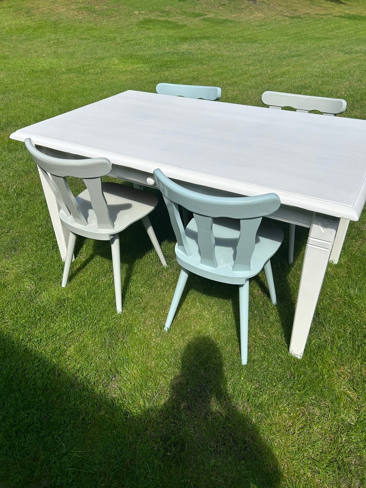 Witte keukentafel met vier stoelen, Huis en Inrichting, Tafels | Eettafels, Ophalen, Gebruikt, 100 tot 150 cm, 50 tot 100 cm