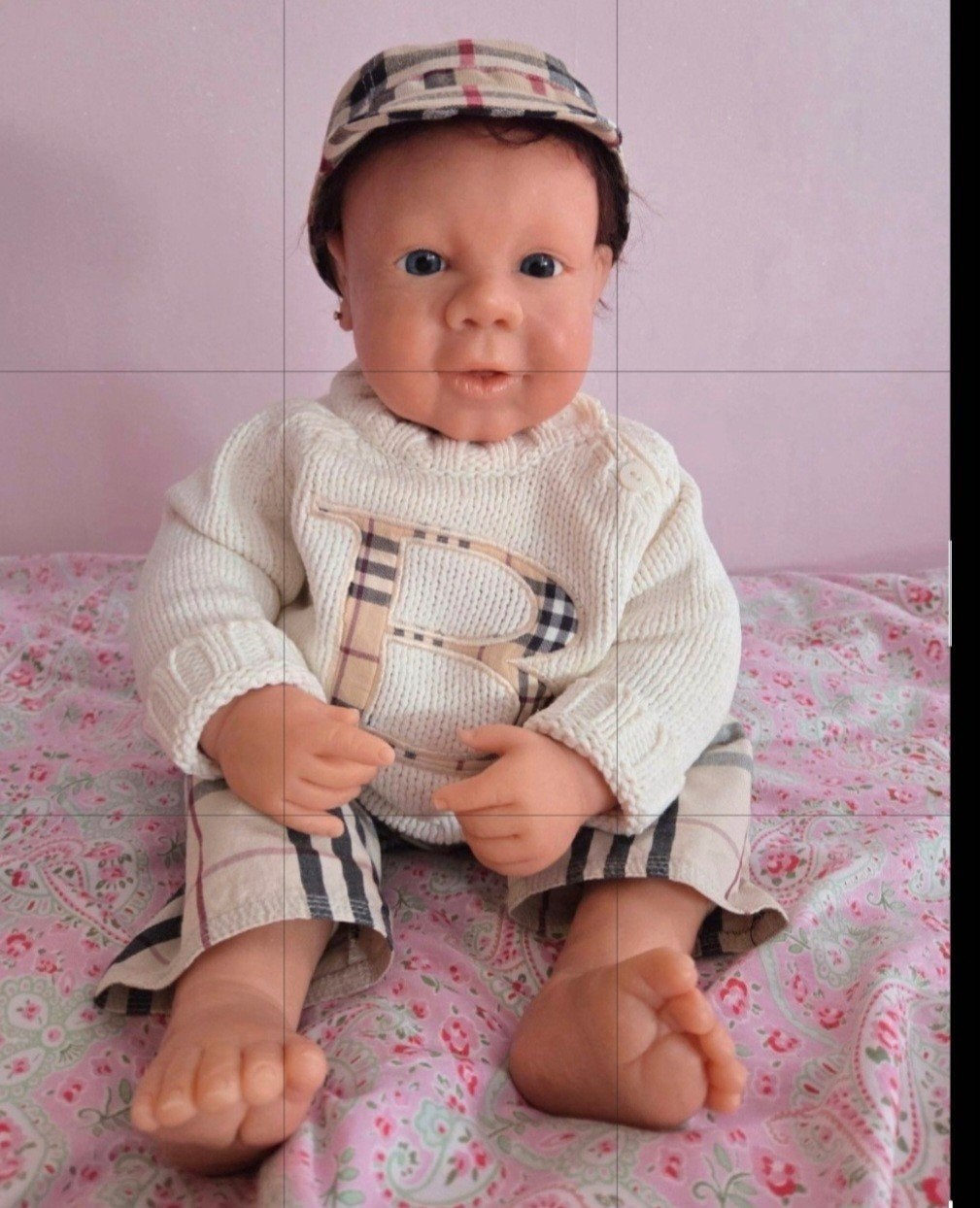 Leuk eigengemaakte poppen met stoere burbbery kleding aan, Verzamelen, Poppen, Ophalen, Zo goed als nieuw, Pop