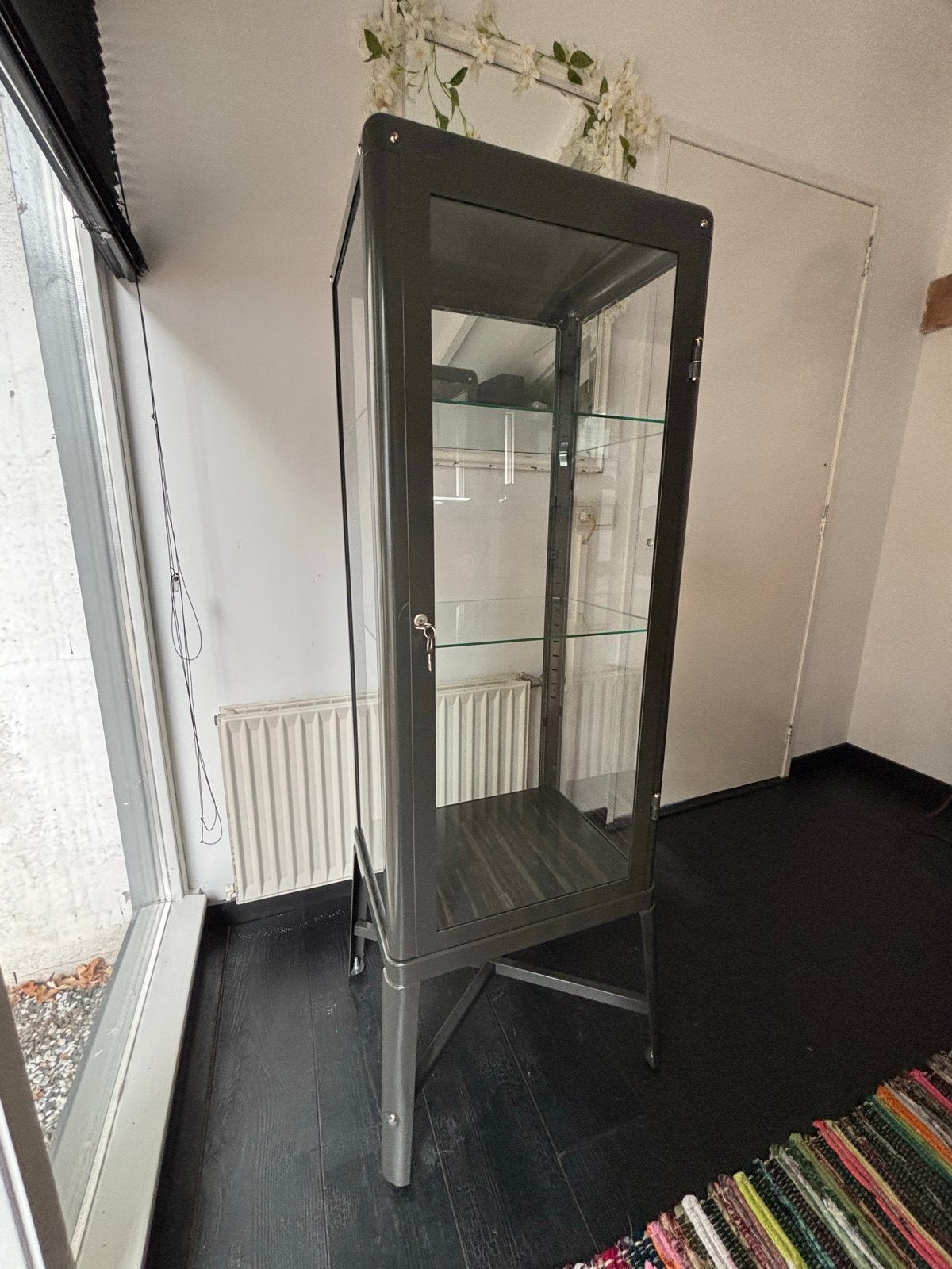 Glazen Vitrinekast met Metalen Frame en Planken, Ophalen, 50 tot 100 cm, 150 tot 200 cm, 25 tot 50 cm