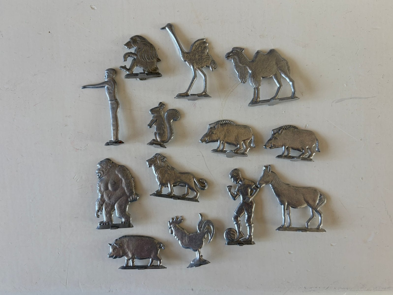 13 Tinnen platfiguren, Ophalen of Verzenden