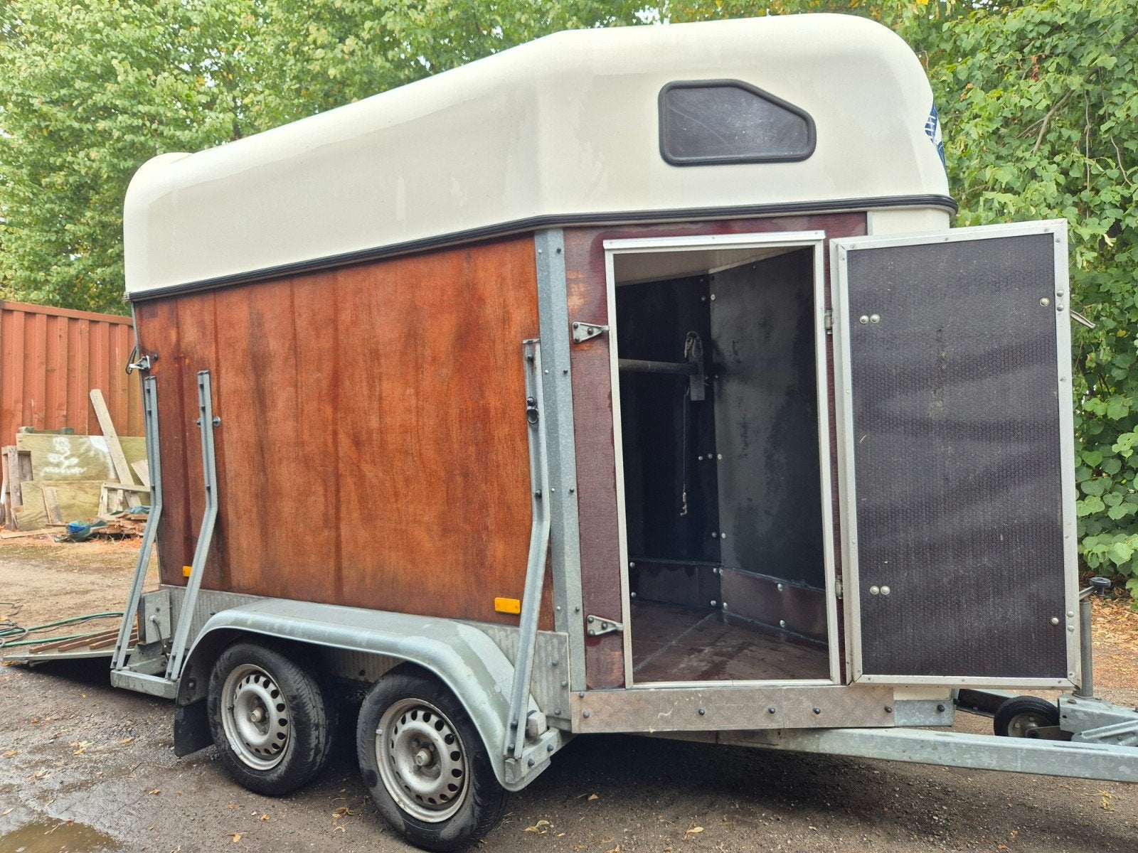 Hotra Rijs 1.5 Paards Trailer - Nieuwe Bodem & Banden, Dieren en Toebehoren, Ophalen of Verzenden, Zo goed als nieuw, Hout, 1½-paards trailer