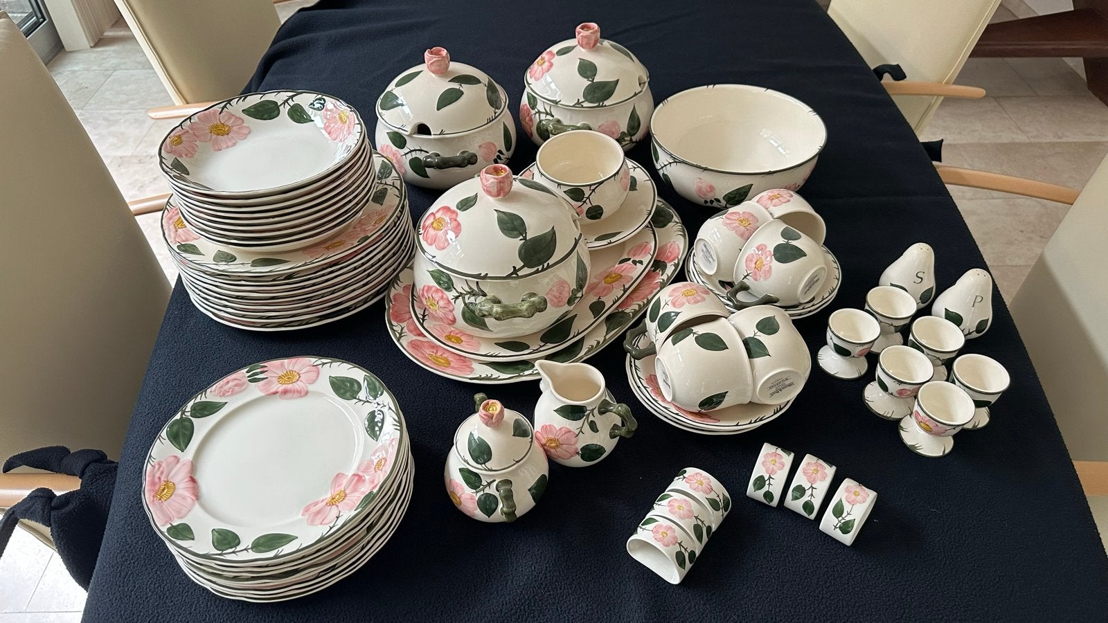 Servies WildRose, Ophalen, Overige merken, Zo goed als nieuw, Compleet servies
