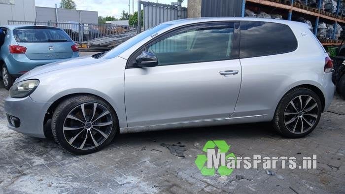 Fusee links-voor van een Volkswagen Golf