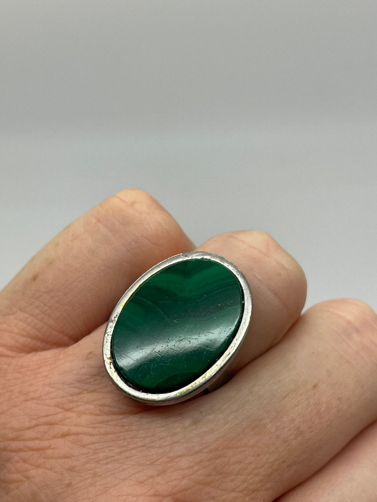 F730 Prachtige zilveren malachiet ring maat 19, 19 tot 20, Ophalen of Verzenden, X, Met edelsteen