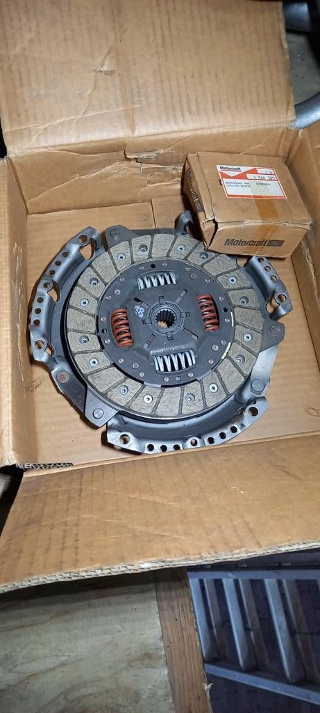 Nieuw fricties ford Escort 1400, Auto-onderdelen, Remmen en Aandrijving, Ophalen of Verzenden