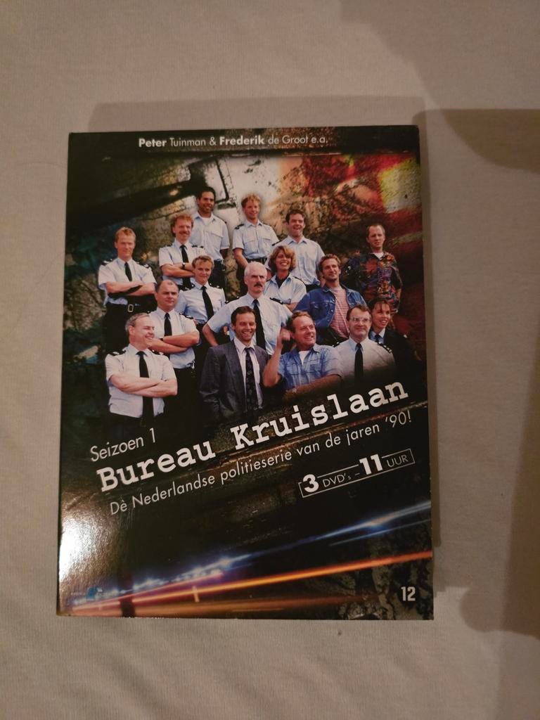 Bureau kruislaan seizoen 1, Ophalen of Verzenden, Zo goed als nieuw, Overige typen, Overige typen