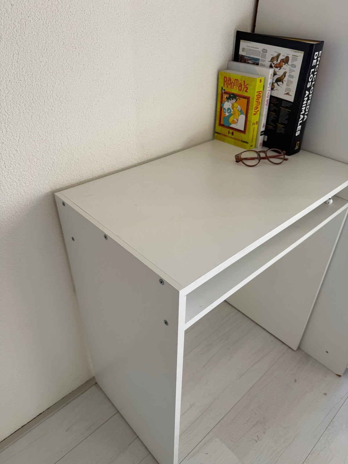 Wit IKEA kinderbureau - Compact en praktisch 10€, Ophalen, Gebruikt, Kinderbureau, IKEA