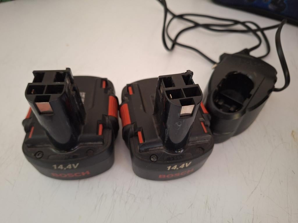 Bosch 14.4V Boormachine Accu's (2 stuks) met lader, Ophalen of Verzenden, Gebruikt, Overige typen