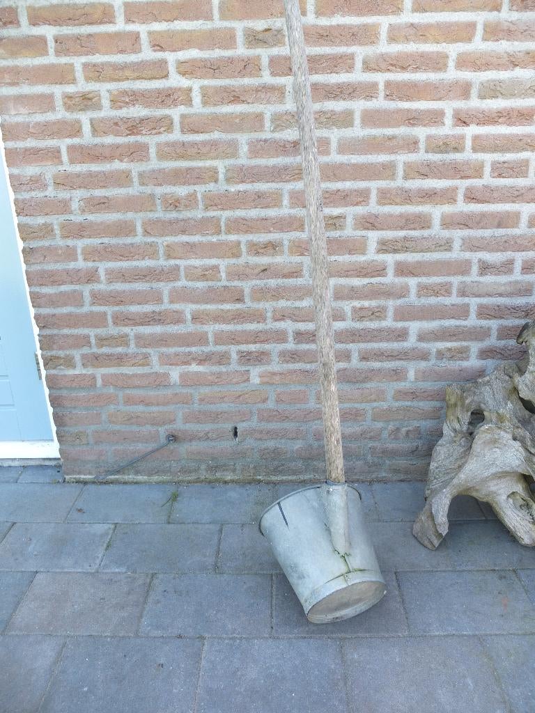 zinken schep emmer met nieuwe steel en niet lek, Ophalen