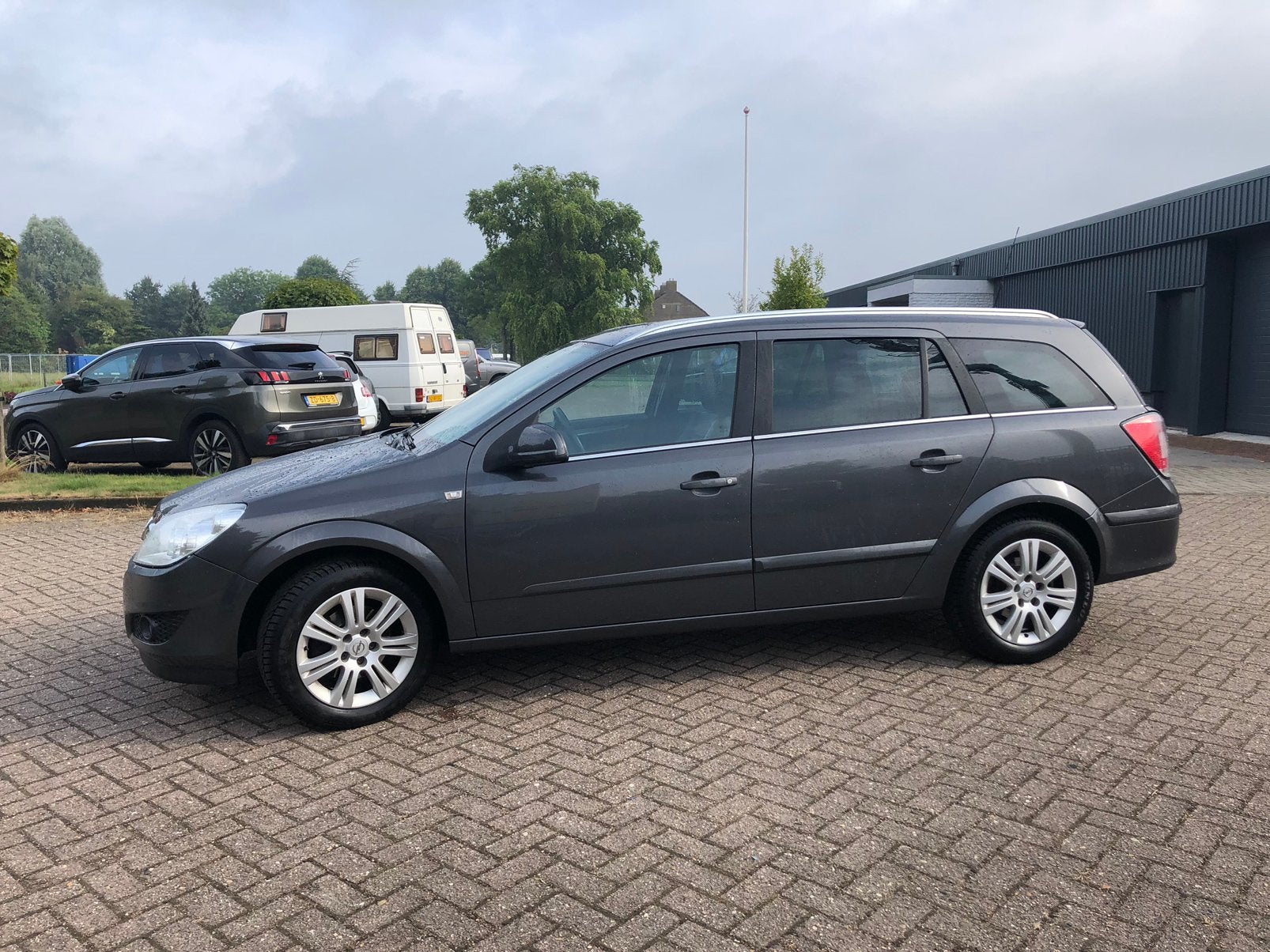 Opel Astra 1.6 16V Cosmo ST 2010 Grijs INRUIL MOGELIJK, Auto's, Voorwielaandrijving, 15 km/l, Zwart, Stationwagon
