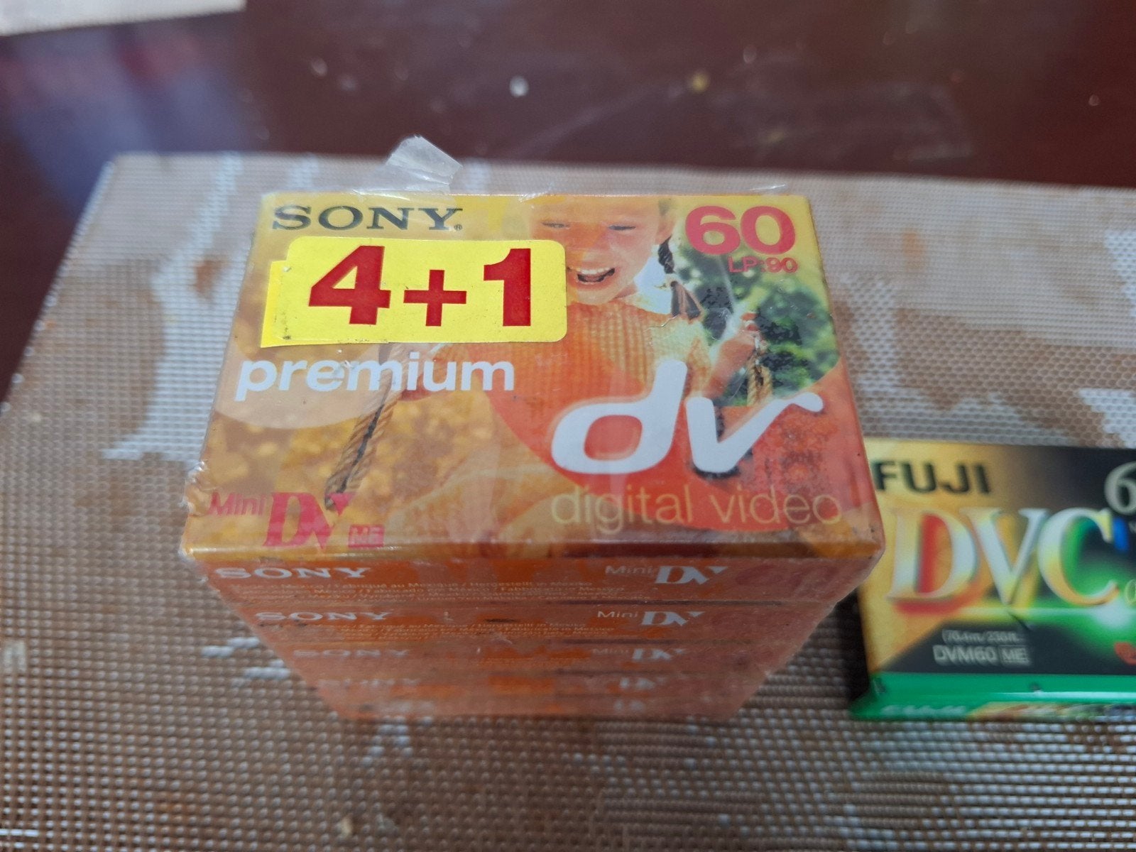 Mini DV Cassettes - Sony DVM60PR3 en Fuji DVC DVM60 ME, Ophalen, Mini dv, Nieuw, Band, Disc of Geheugen