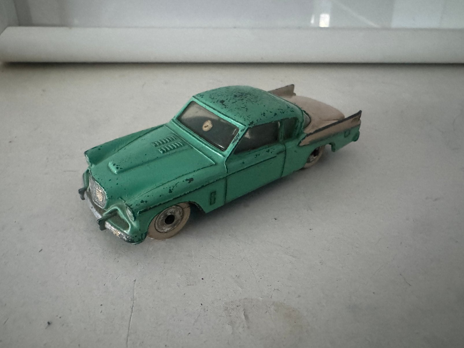 1:43 Studebaker Golden Hawk Dinky Toys, Ophalen of Verzenden, Gebruikt, Auto, Dinky Toys