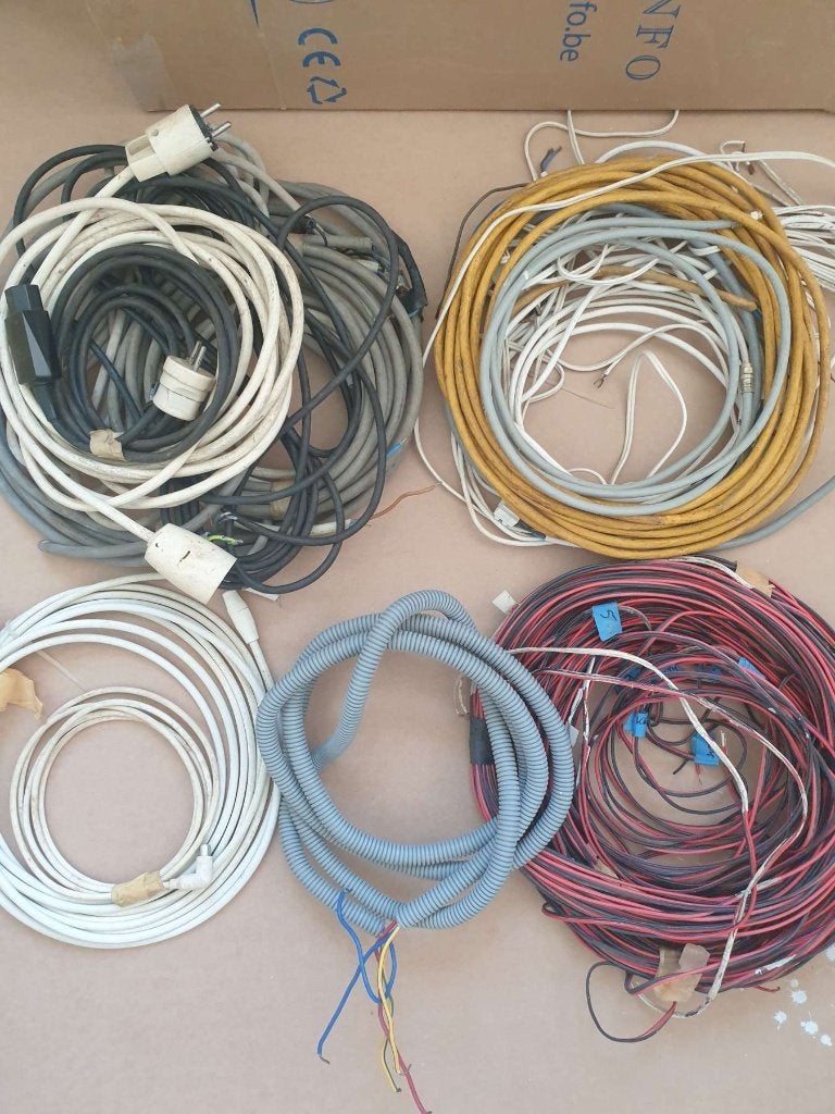 Partij elektrische kabels + coax en luidsprekerkabe, Doe-het-zelf en Verbouw, Elektra en Kabels, Ophalen, Nieuw, Overige typen