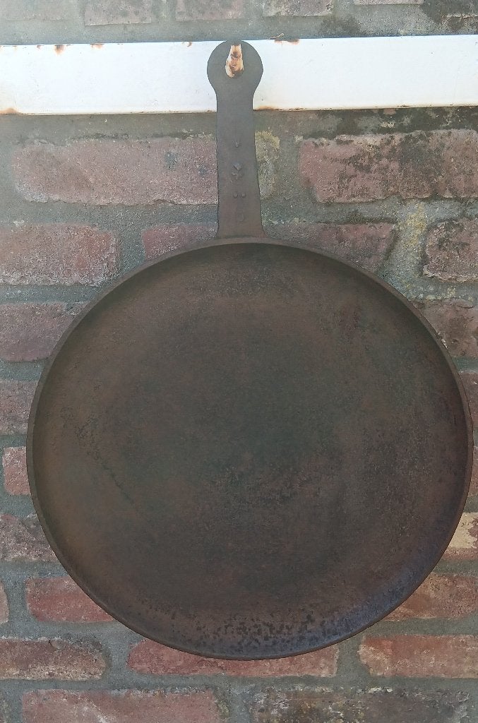 Vintage gietijzeren crêpe, pizza pan 34 cm (G365), Pannenkoekenpan, Gebruikt, Gietijzer, Geschikt voor inductie