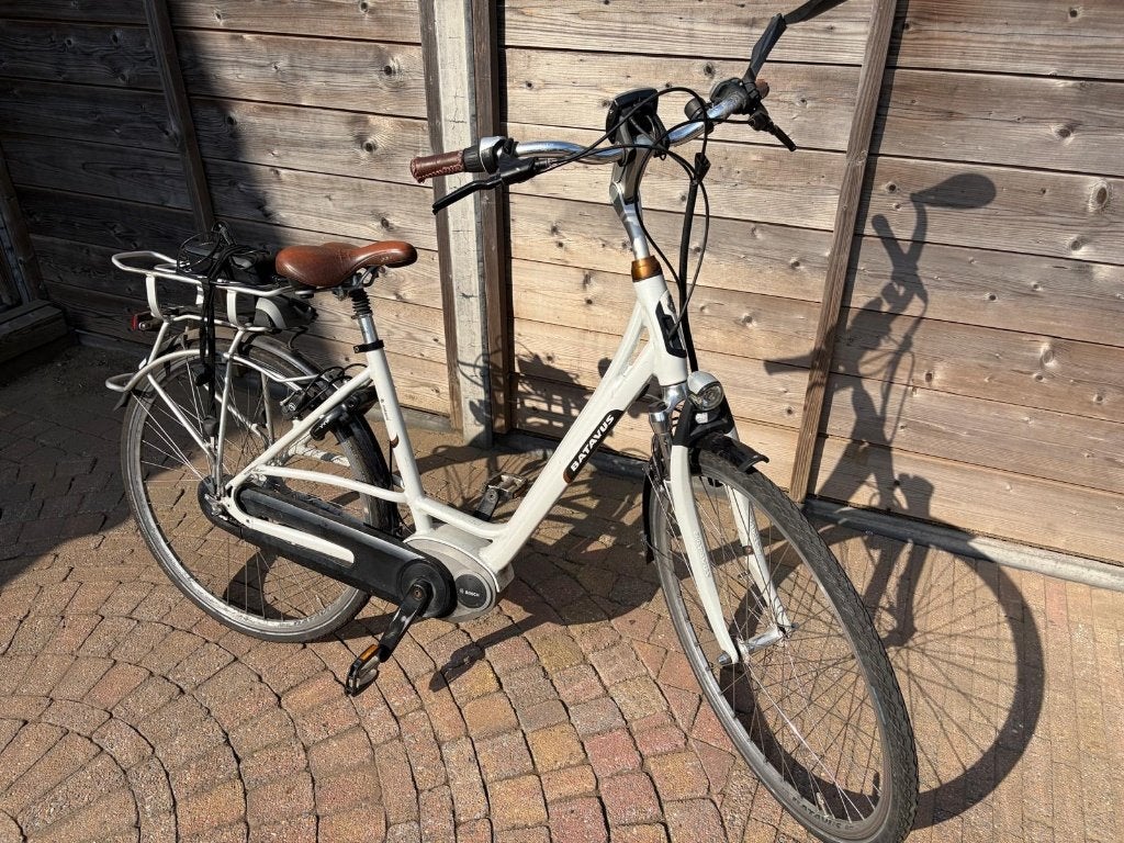 Foto 2 van Elektrische damesfiets Batavus Milano framemaat 48 cm