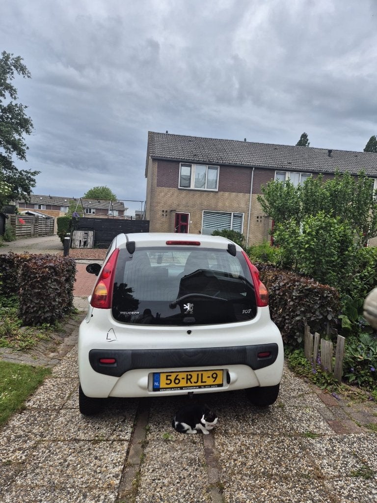 Peugeot 107 1.0 12V 5DR 2011 Wit, Auto's, Voorwielaandrijving, Stof, Zwart, 4 stoelen