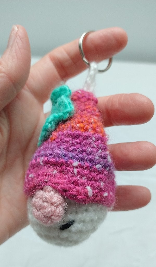 Gnome kabouter sleutelhanger tashanger gehaakt, Ophalen of Verzenden, Nieuw, Knuffel of Figuurtje