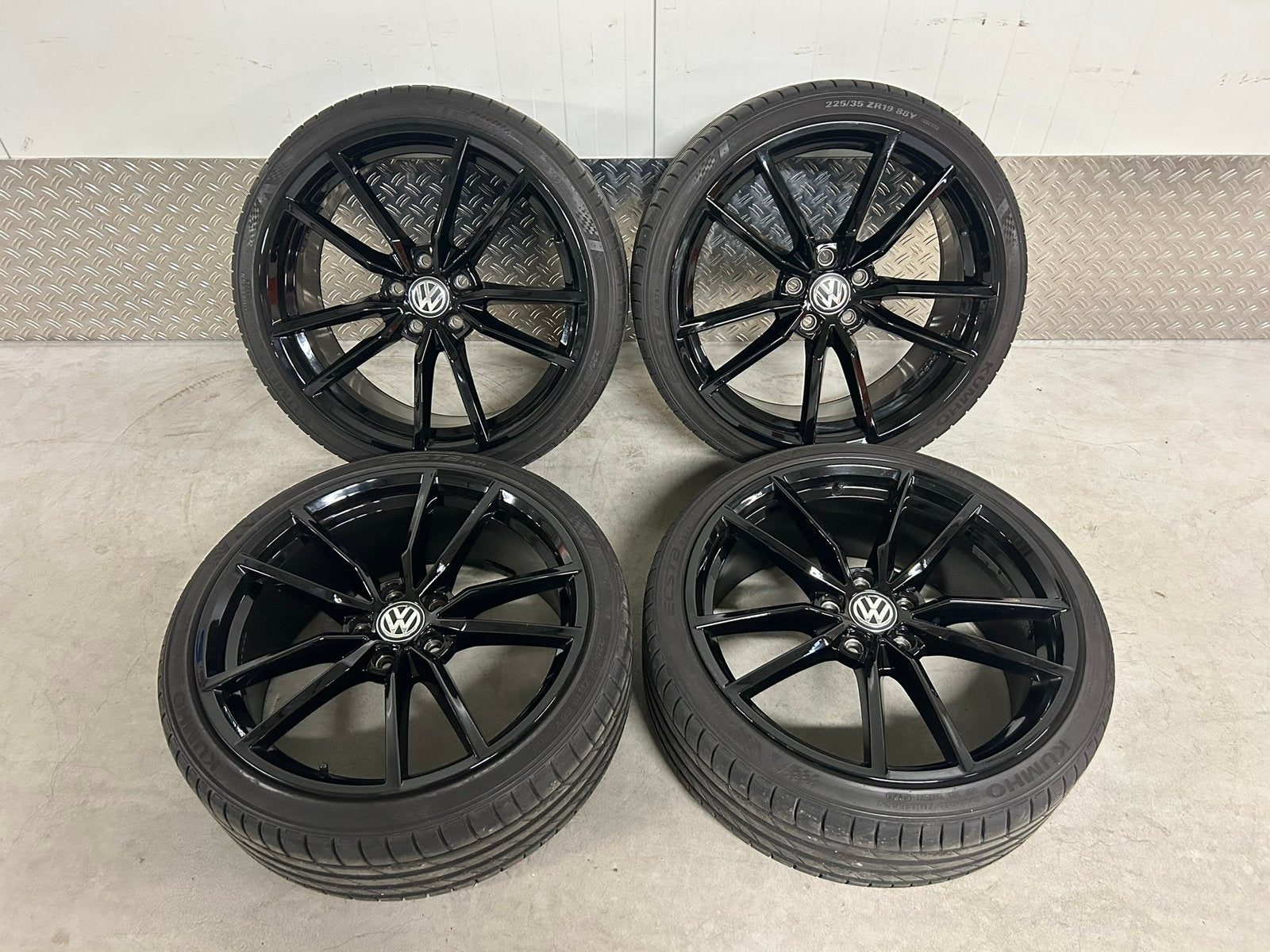 Originele VW Volkswagen golf 7 19 inch Pretoria zomer 2024, Auto-onderdelen, Banden en Velgen, Gebruikt, Banden en Velgen, 235 mm