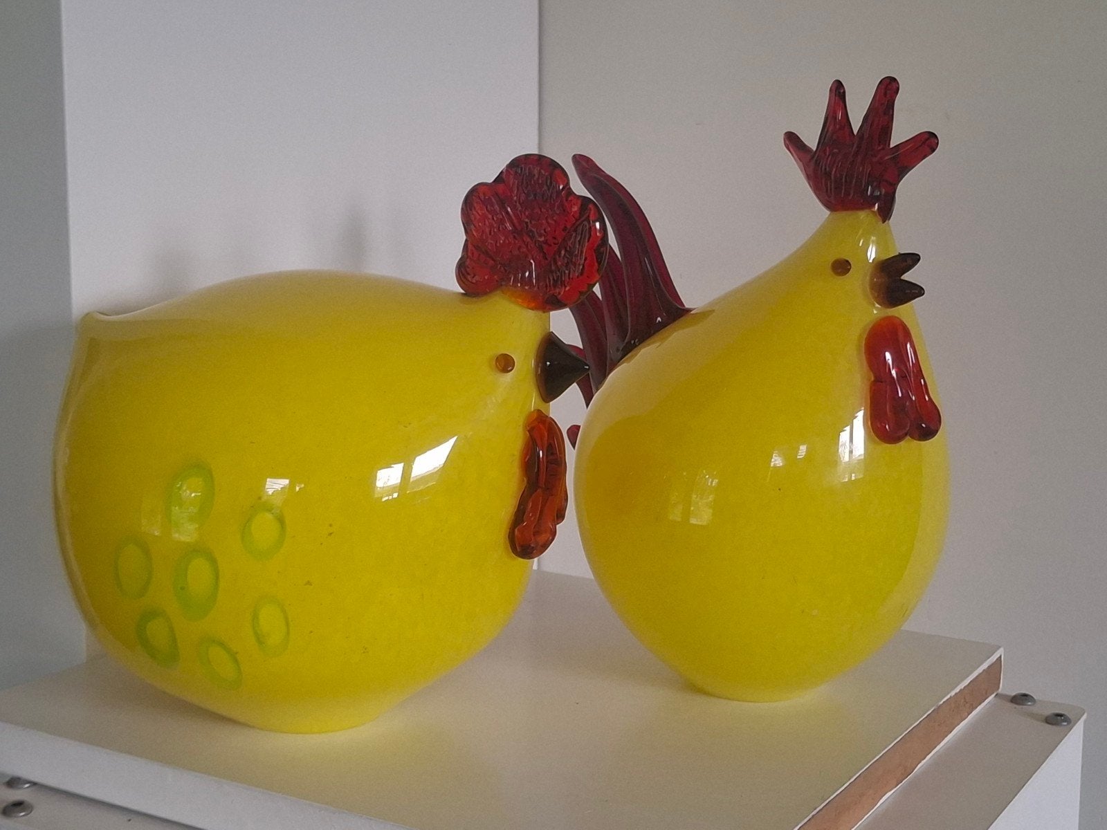 2 Grote Villeroy & Boch Mondgeblazen Gele Haan en Kip, Antiek en Kunst, Ophalen of Verzenden