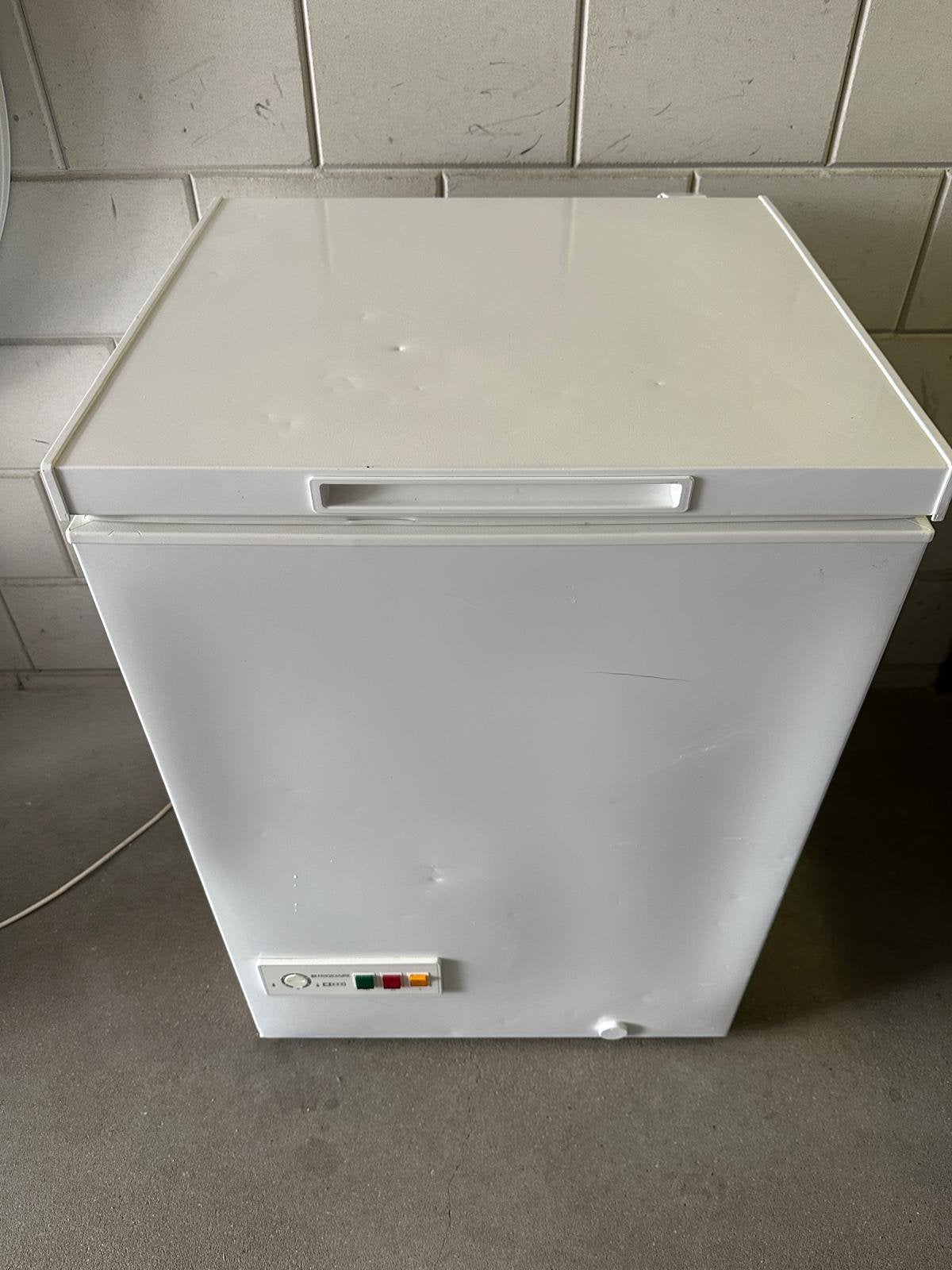 Witte vrijstaande Frigidaire vrieskist inhoud 100 liter, Vrieskist, Zo goed als nieuw, Vrijstaand, 90 cm of meer