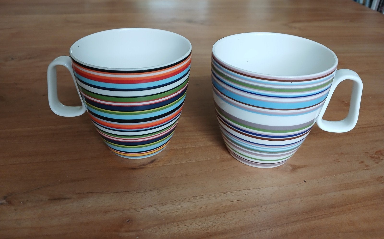 2 Ittala koffiemokken, Ophalen of Verzenden, Gebruikt, Porselein, Modern