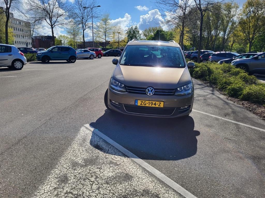 Volkswagen Sharan 2.0 TDI 130KW DSG 2015 Geel, Zwart, 4 cilinders, 7 stoelen, Diesel