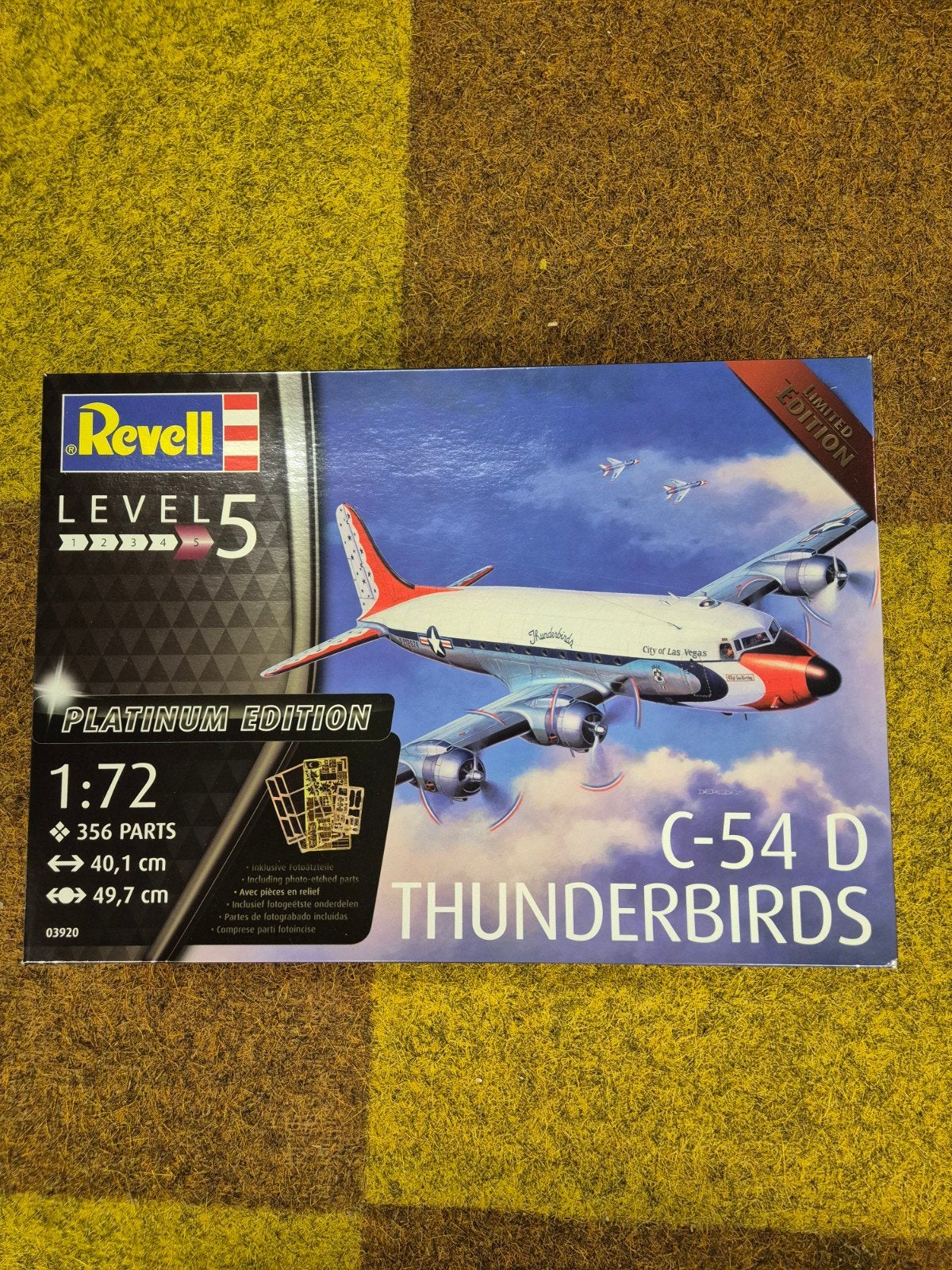 Revell 03920  C-54 D THUNDERBIRDS "Platinum Edition", Hobby en Vrije tijd, Modelbouw | Vliegtuigen en Helikopters, 1:72 tot 1:144
