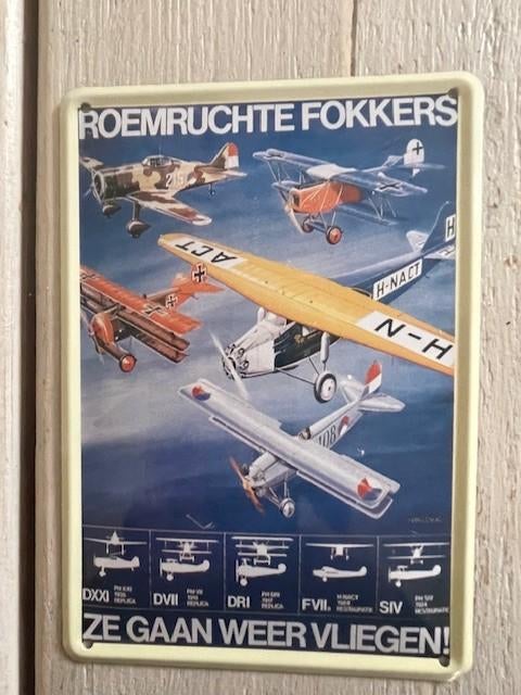 Klein blikken nostalgisch reclamebord Roemruchte Fokkers., Verzamelen, Ophalen, Zo goed als nieuw, Overige typen