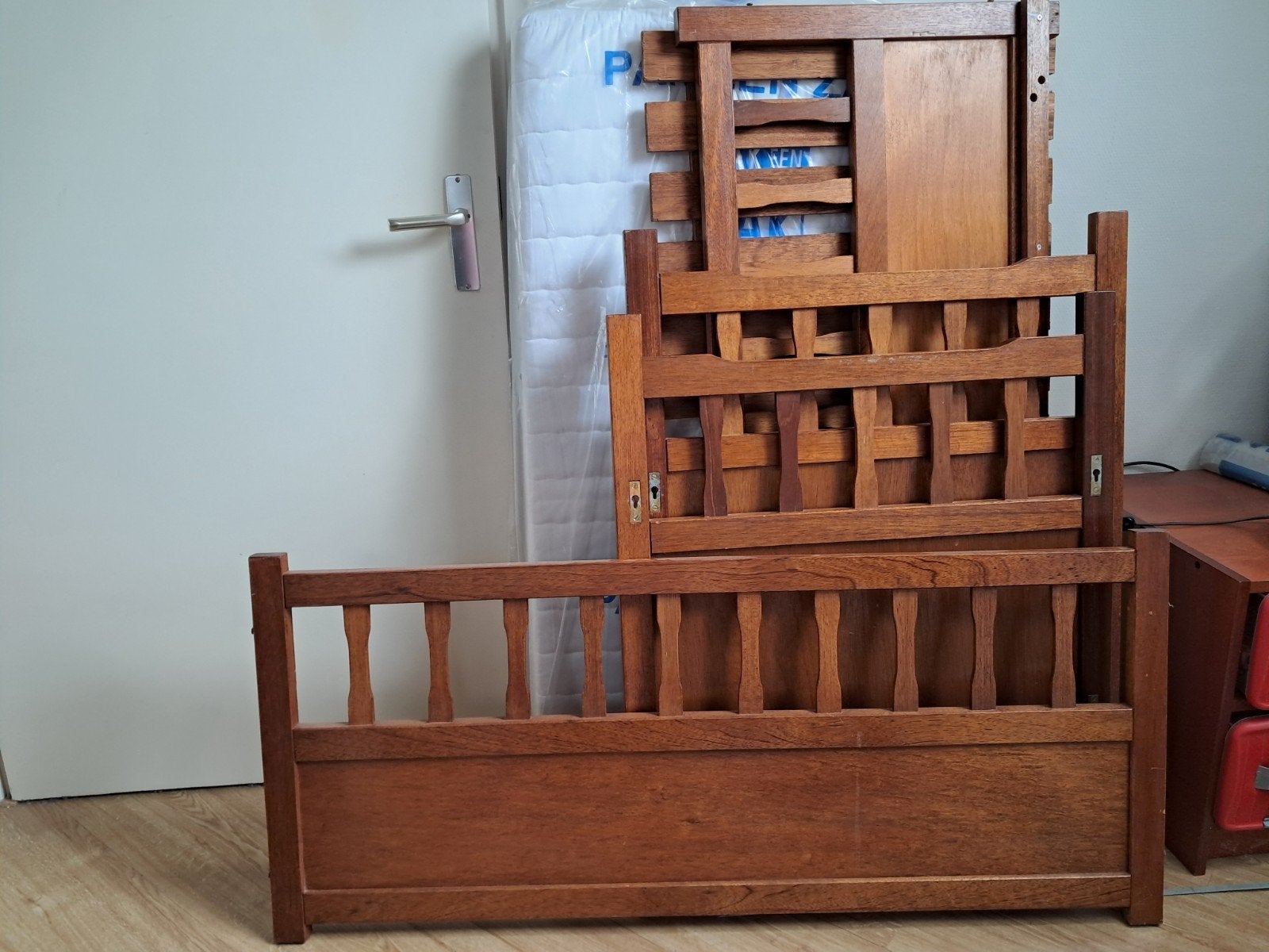 Kinderledikant en zgan Matras, Ophalen