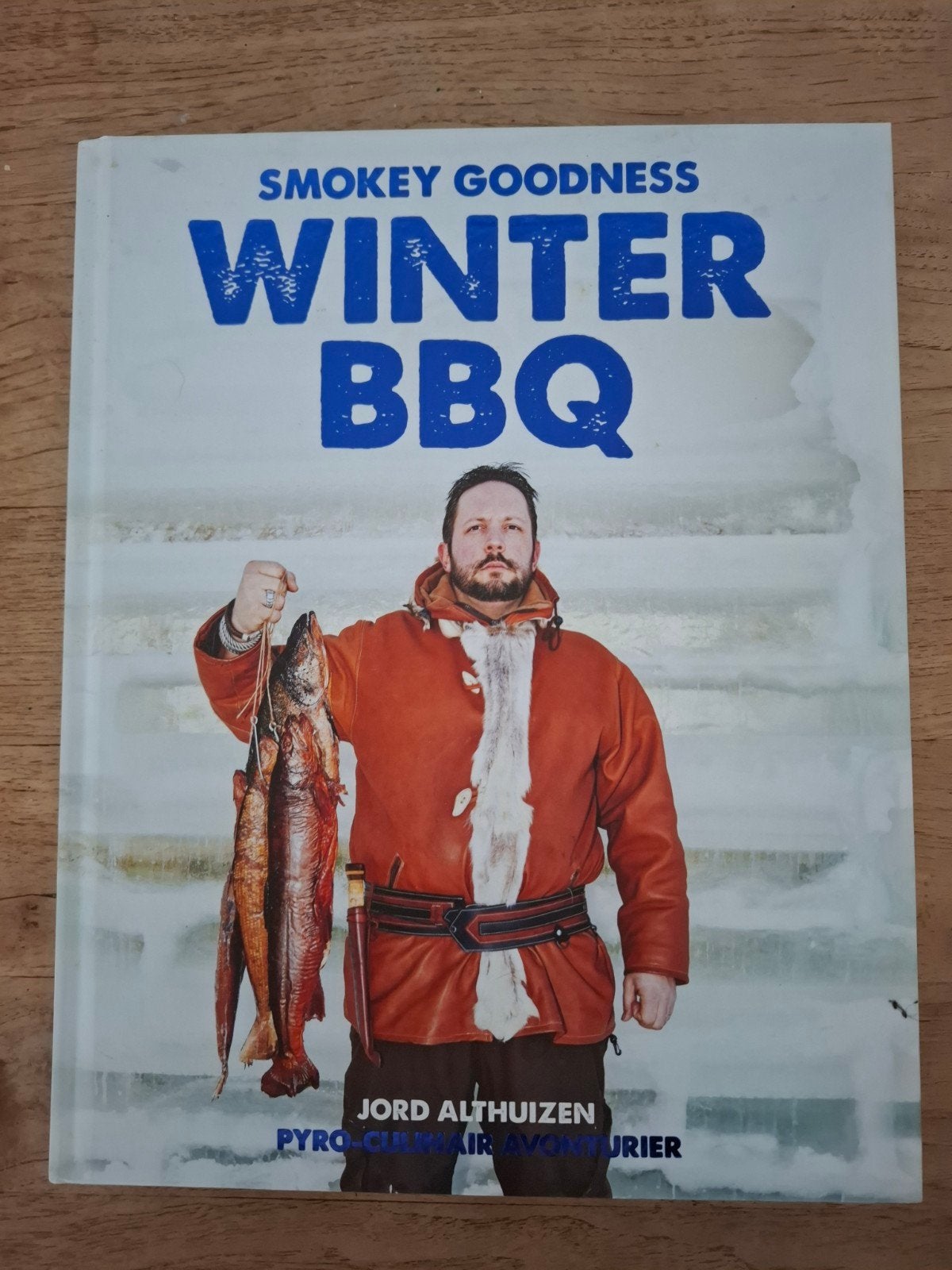 Smokey Goodness Winter BBQ - JORD ALTHUIZEN Kookboek, Boeken, Kookboeken, Zo goed als nieuw, Hoofdgerechten, Tapas, Hapjes en Dim Sum